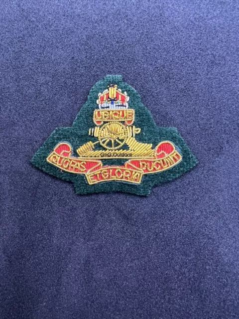 King’s Crown Royal Artillery Officers Beret Badge RA Green Background Cap Badge