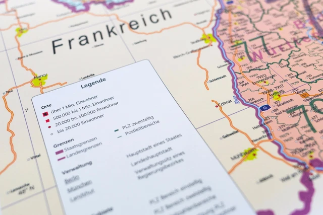 POSTLEITZAHLENKARTE PLZ DEUTSCHLAND mit Bundesländern, laminiert, 84 x