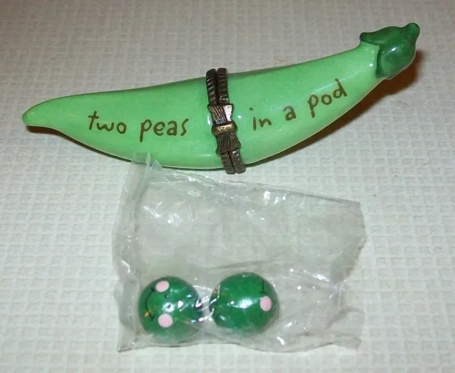 PHB Two Peas in a Pod Hinged Trinket Pill Box Midwest of Cannon Falls w/ 2 Peas