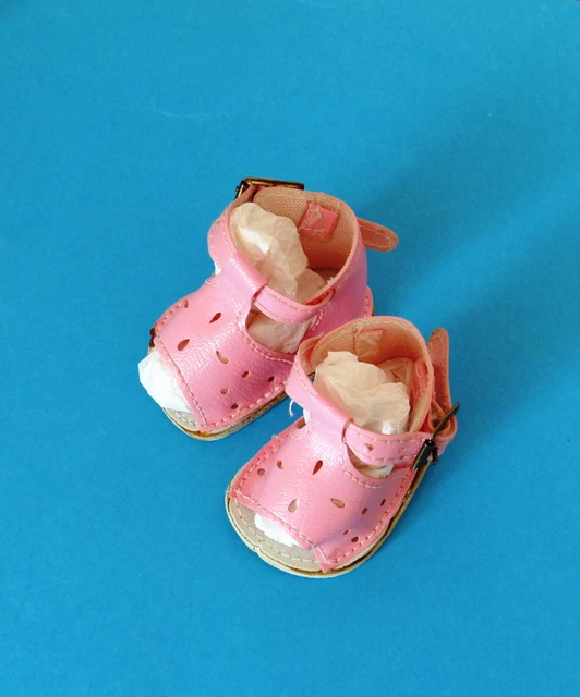 Chaussures dorées pour poupée POMEA de Djeco 7887