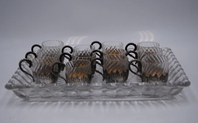 ANCIEN PLATEAU ET 12 petits gobelets en métal argenté EUR 30,00
