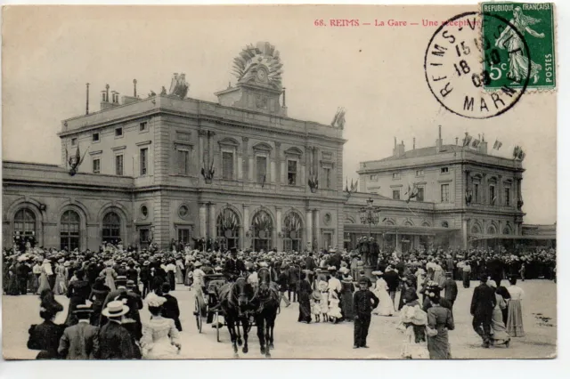 REIMS - Marne - CPA 51 - Gare - la gare - un  attelage - une reception