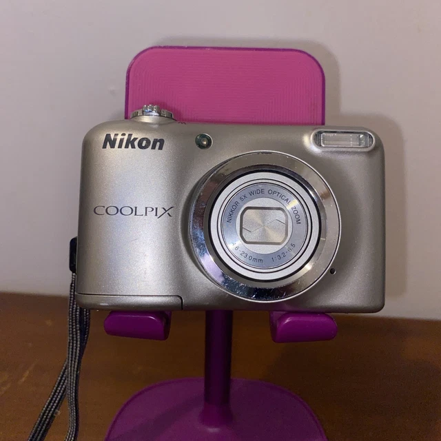NIKON COOLPIX A10 Digital Camera Silver Tested & Working W