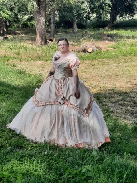 Viktorianisch Inspiriertes Ballkleid