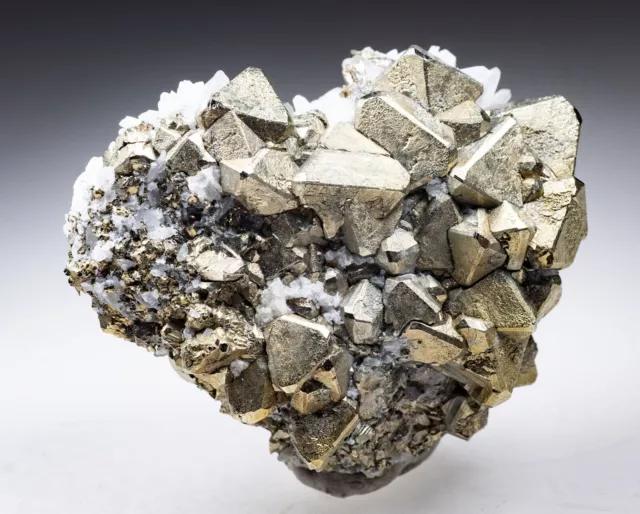 Oktaedrische Pyrit xx, Bergistall xx, Huanzala Mine, Hunacavelica, Peru 6002