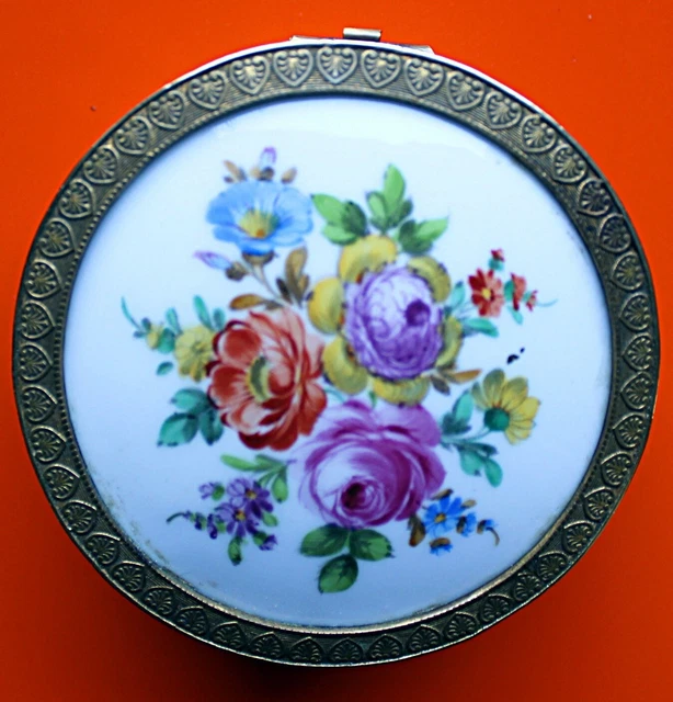 Museale Empire - Deckeldose um 1800 mit blütenbemaltem Porzellandeckel