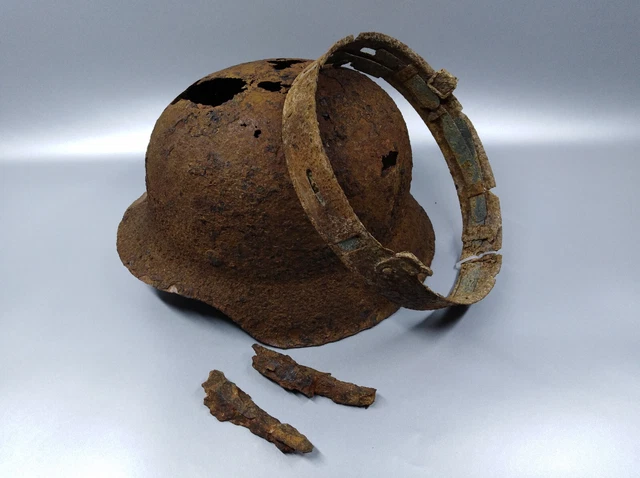 Stahlhelm, WK2, Bodenfund, Granatsplitter, Wehrmacht