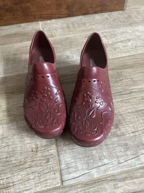 Dansko Clogs Women 38 7.5 - 8 Red Floral Embossed Pixie Professional Nursing