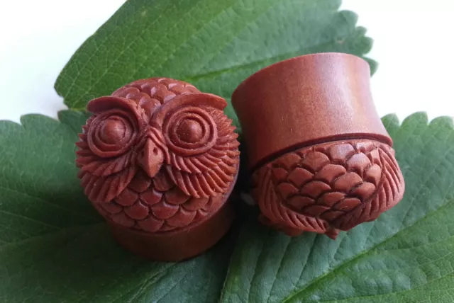 1 Pair Organic Hand Carved 3D Hooter Owl Face Sawo Wood Ear Plugs Tunnels Gauges
