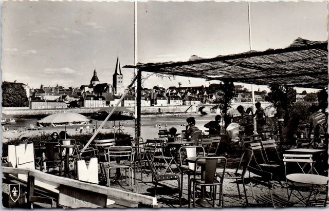 58 LA CHARITE SUR LOIRE - vue de la plage