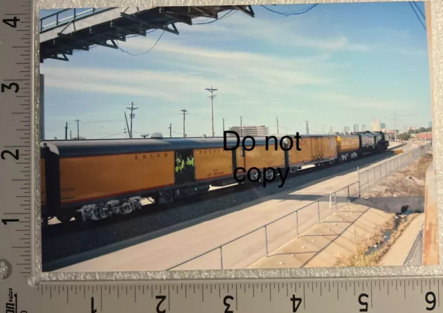 Railroad Train Picture 2010 Color Photo Picture RR Locomotive Union Pacific