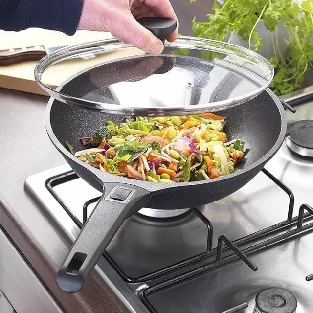 28cm Non Stick Induction Wok With Lid  & Detatchable Handle 3