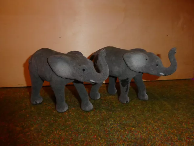 DDR Friedhold Fischer KG 2 Stück Hohplastik Figuren  2 x Elefant stehend 3