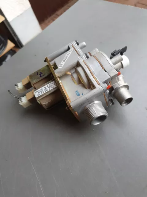 Junkers Gasarmatur  8747003773  CE 427  Gasregelblock  8 747 003 773