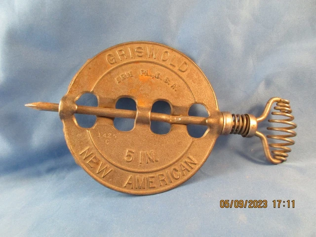 Vintage Collectible Griswold Cast Iron 5" Damper Model 1425C used vg condition
