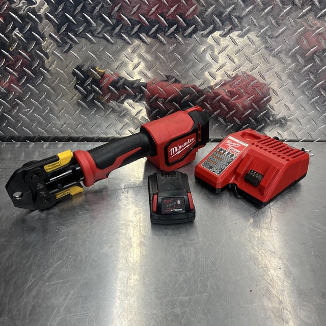 Milwaukee 2674-82C M18 Short Throw Plumbing Press Tool Kit with PEX Crimp Jaws