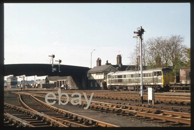 ORIGINAL 35MM SLIDE- Class 31-5551 (31 133) w/engineers train at ...