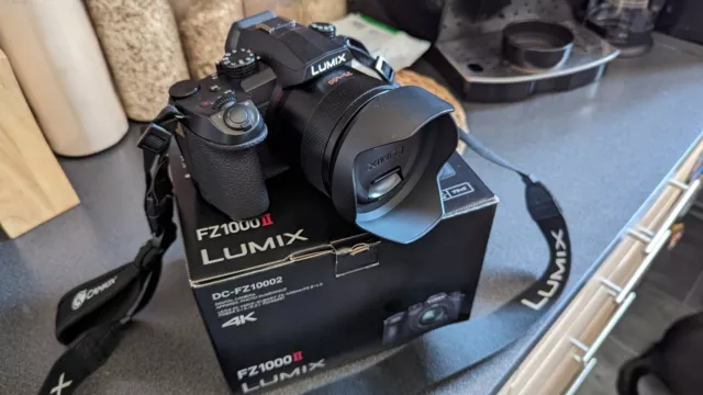 Panasonic Lumix FZ1000 II Digitalkamera - Sehr Gut