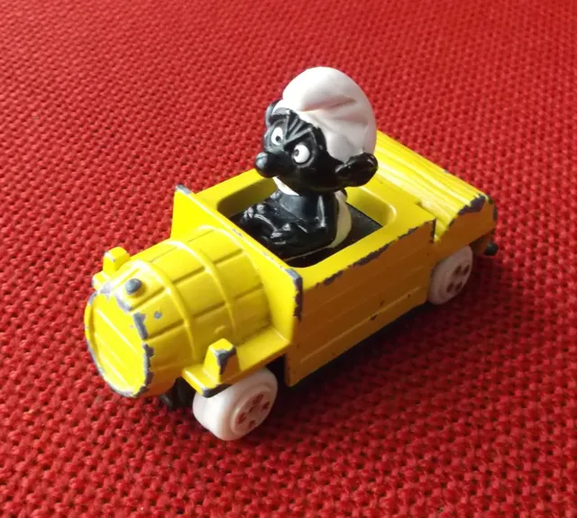Puffo Nero Arrabbiato in macchina gialla ESCI 1:43 - VINTAGE 1983 - Black Smurf