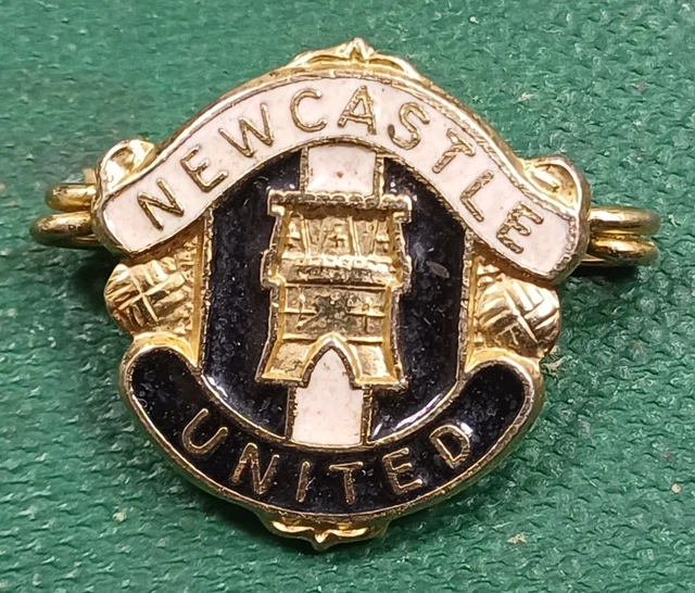 Pin’s Newcastle United – Broche Émaillée Vintage – Deux Pies – Fabrication Anglaise