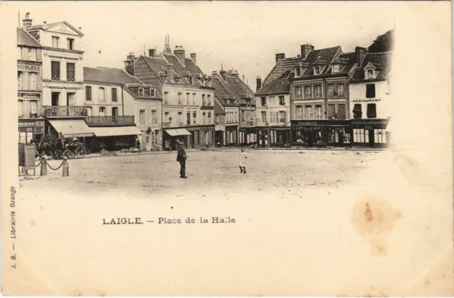 CPA LAIGLE Place de la Halle (150889)