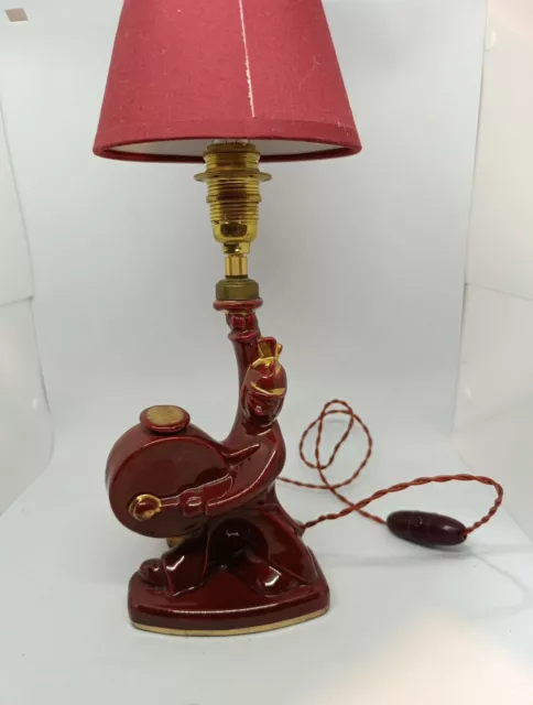 lampe de chevet ancienne En Céramique Personnage Au Tambour Couleur Bordeaux