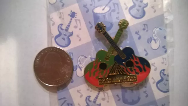 Guitars " ROCK AND ROLL- Hall of Fame Museum"  Enamel Pin-Broche 1 1/2"