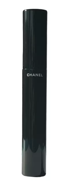 Le Volume De Chanel Waterproof Mascara by CHANEL (0.21 oz.) - Noir