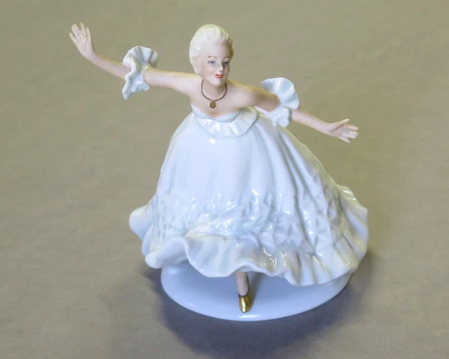 Figur In Wiener Blut 4 Buchstaben VEB SCHAUBACH KUNST / Porzellan Figur Wiener Blut / Entwurf Kurt