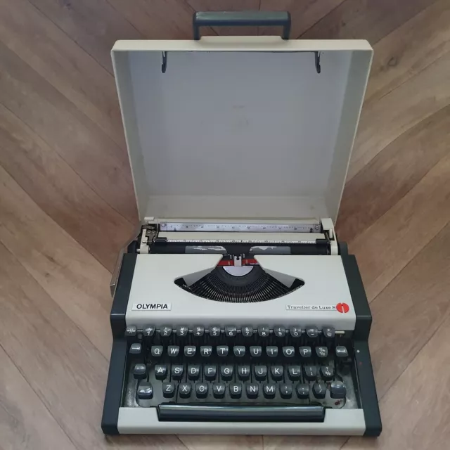 Vintage AEG Olympia Traveller De Luxe S Portable Manual Typewriter 1970's Case