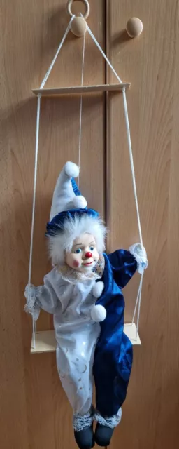 Vintage Clown Porzellan Kopf zum hängen auf Holz Schaukel.