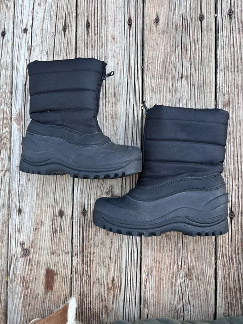 Snow boots Size 2y *Coldfront