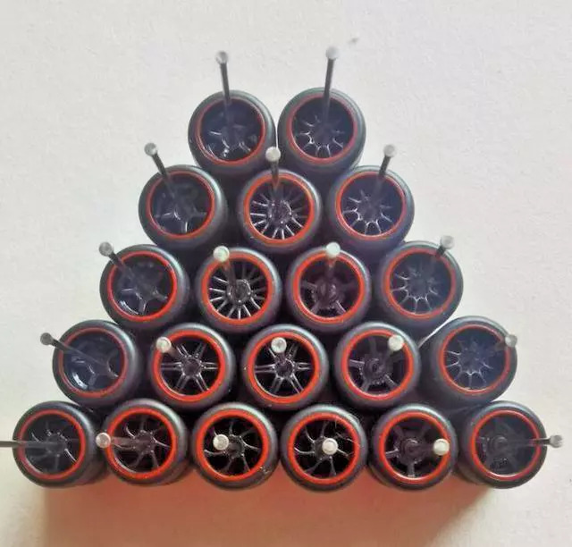 Hot Wheels 10 Sets NEW Black/Red Mixed Style Rims & Real Rider Rubber Tires 1/64