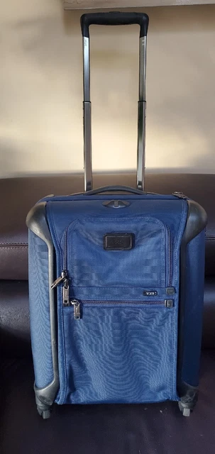 TUMI ALPHA 28521BTH. 4 Wheeled Spinner Carry-On. Blue. Size 21"×15"×9"