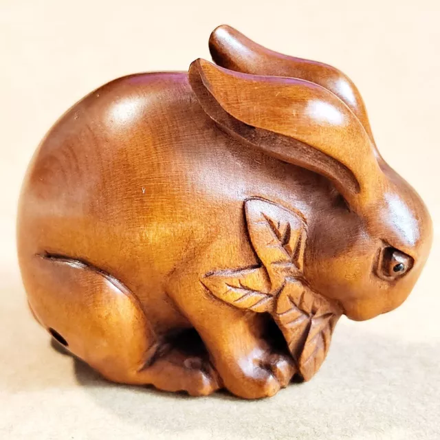 M8428 - 2" Hand Carved Boxwood Netsuke Figurine - Beautiful Rabbit