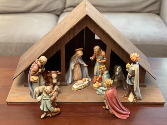 Vintage Goebel Hummel 11 Piece Nativity Set With Manger/Stable