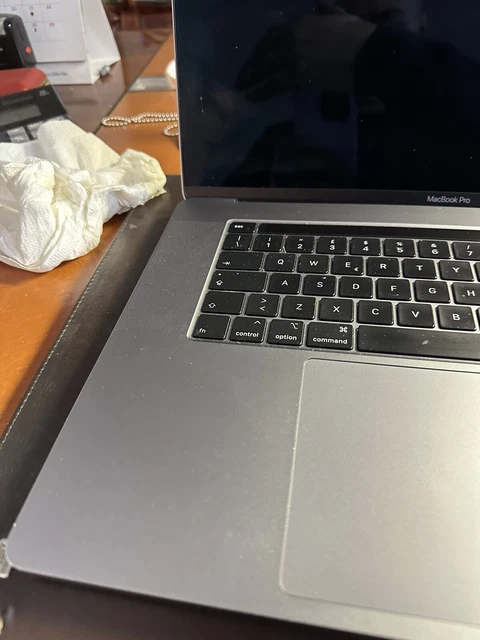 Apple MacBook Pro 16" (512GB SSD, Intel Core i7 9ª generazione, 2,60 GHz, 16GB) 2
