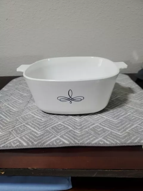 Vtg 1960s Corning Ware 2.5 Quart Black Trefoil Casserole Baking Dish P-2 1/2-B