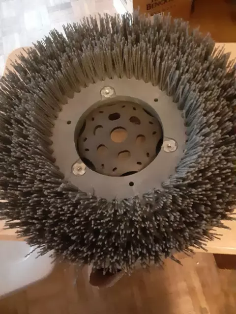 14" Scrub Brush With Clutch Plate 2