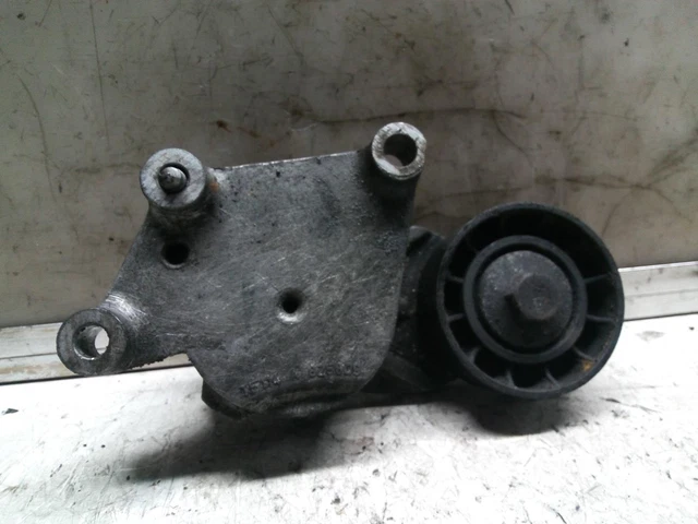 825809 galet tendeur pour PEUGEOT 308 1.6 HDI 2007 A825809 197311