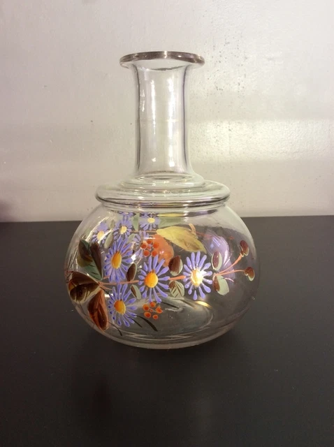 Carafe en verre soufflé doré et émaillé relief à décor floral début XXème