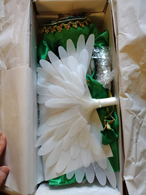 Heritage Signature Collection Porcelain Doll "Glenna Irish Angel" with Stand!! 2