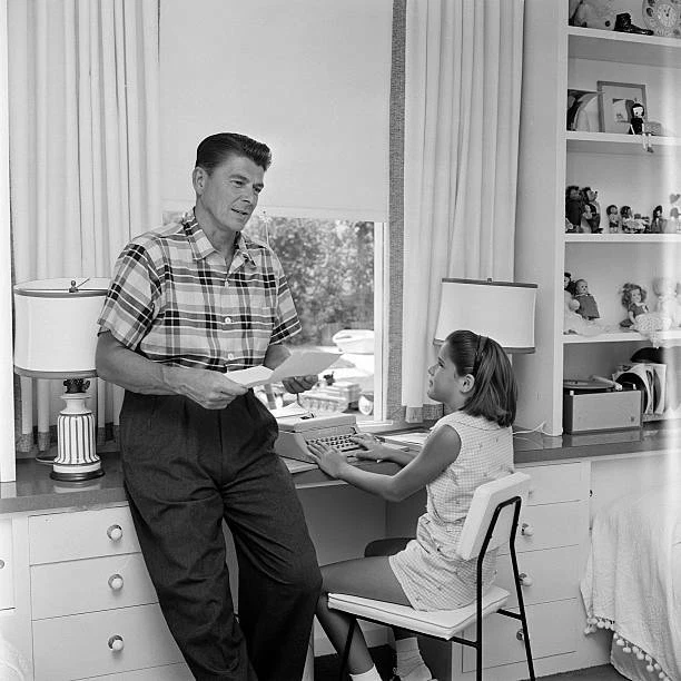 RONALD REAGAN AT his horse breeding ranch 1960 OLD TV PHOTO 11 5.64