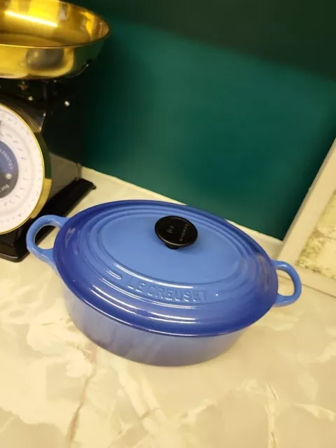 Plato de cazuela ovalada de hierro fundido Le Creuset en azul ombre 23. Excelente estado