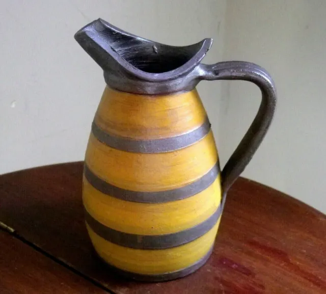 Petit pichet en grès poterie gravée Turgis le Tronquay Calvados forme tonneau