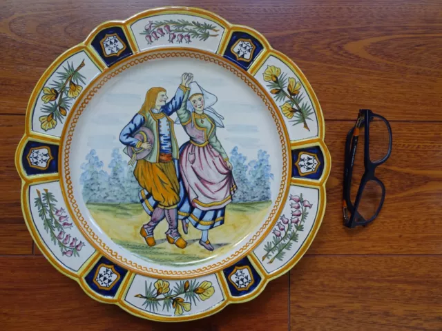 VINTAGE DISH FRENCH FAIENCE HENRIOT QUIMPER DANCING COUPLE BRETON 1930s' 12,80"