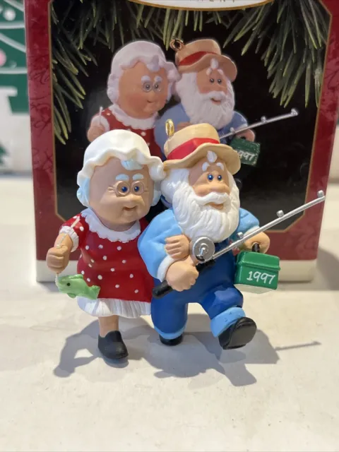 Santa Clauses Sur Vacation 1 Noël'Poinçon Souvenir Ornement Neuf en Boîte