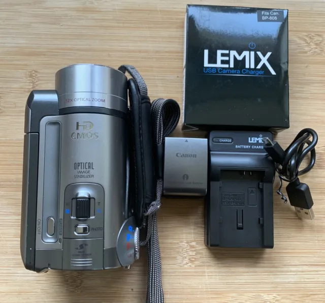 Canon VIXIA HF100 HD videocamera portatile con caricabatterie USB nuovo e batterie OG
