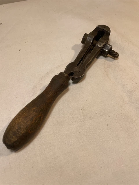 OUTIL ANCIEN Petit Étau De Serrage Établie Ou Table Acier Forgeron R 1