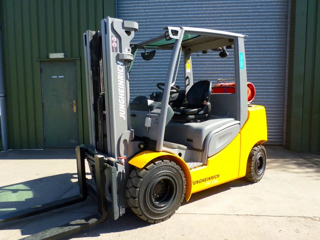 FORKLIFT/FORK LIFT/FORKLIFT TRUCK/ JUNGHEINRICH GAS 3 TON YEAR 2016